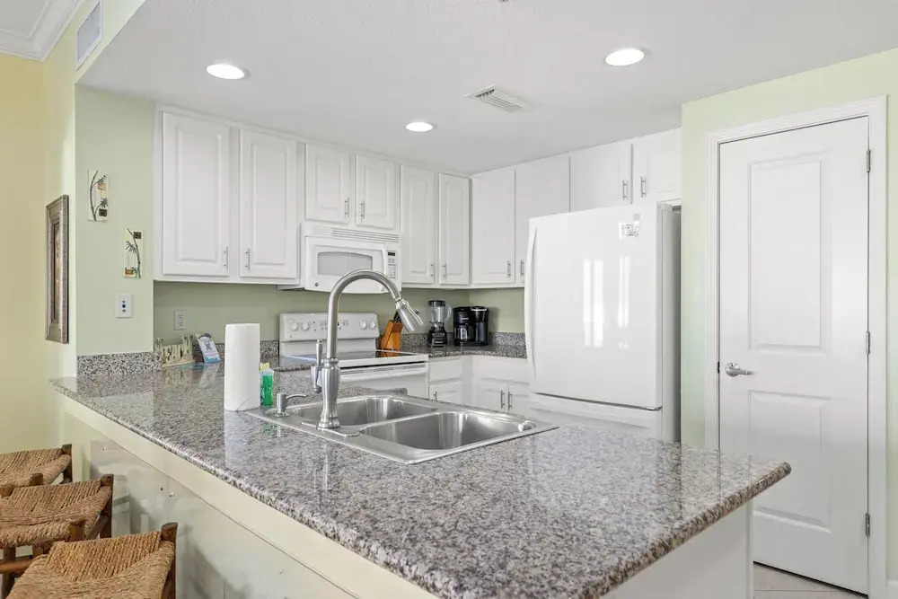 Grandview Oasis! 3BR 2BA Sleeps 9! Gulf-front Tranquility Beckons!