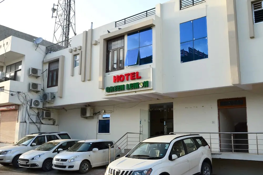 OYO 6697 Hotel Green Lemon