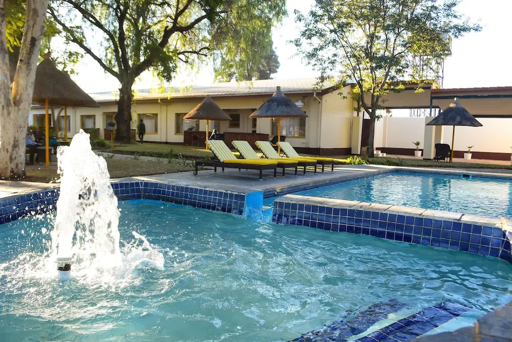 Cresta Botsalo Hotel