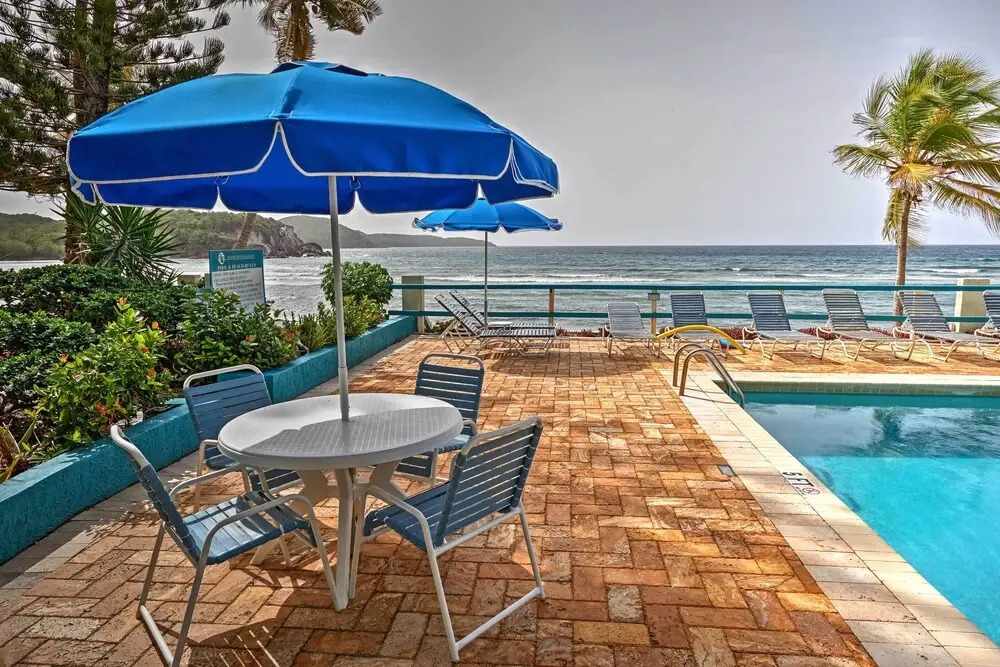 Bolongo Bay Oceanfront Condo w/ Community Pool!