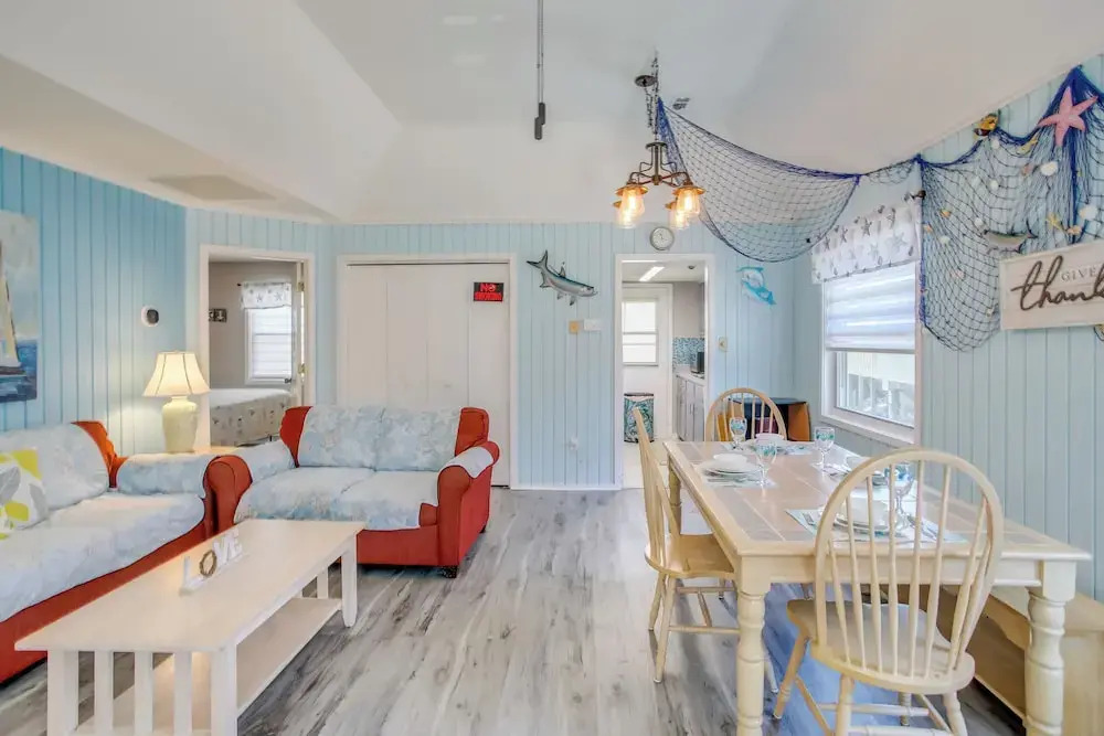 Myrtle Beach Cottage, Walk to Pools + Beach