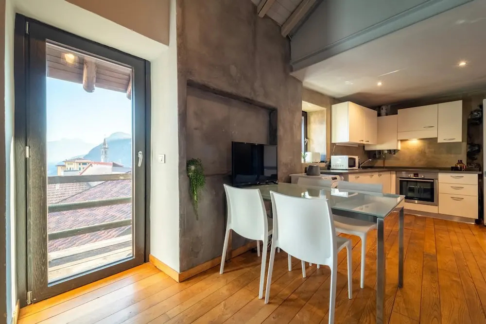 Petra Apartment in Civenna by Wonderful Italy
