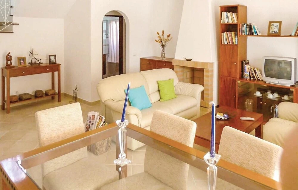 Nice Home in Guia With 4 Bedrooms, Wifi and Outdoor Swimming Pool