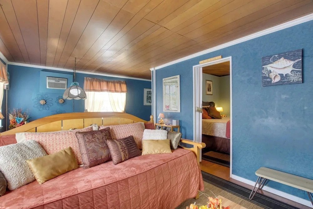 < 3 Mi to Golf & Swim: Cozy Oasis in Lake Worth