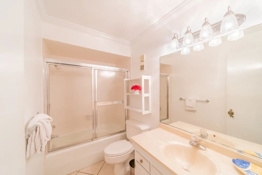 Regency Towers 714 2 Bedroom Condo by Redawning
