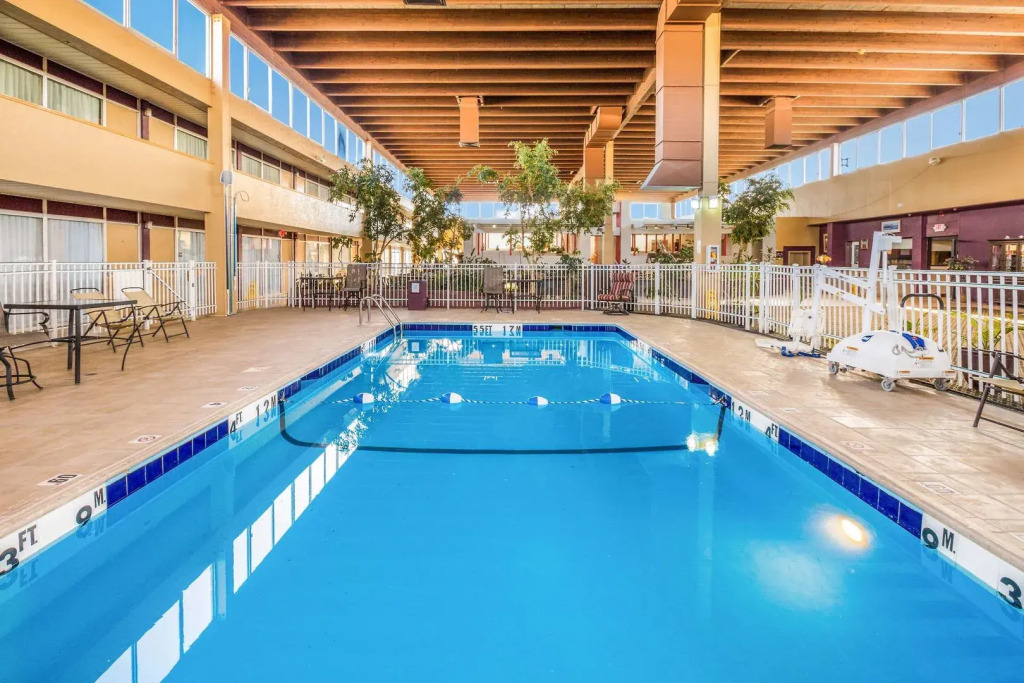 Riverside Hotel & Conference Center