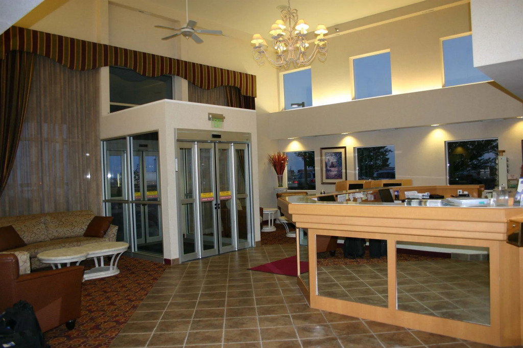 Crystal Inn Hotel & Suites - Great Falls
