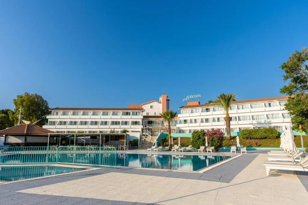 Adelais Bay Hotel