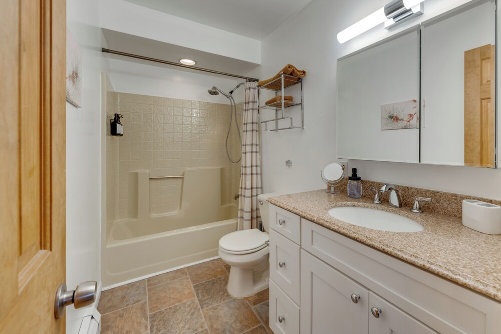 Game Room, Hot Tub & Fire Pit: Pocono Lake Escape!