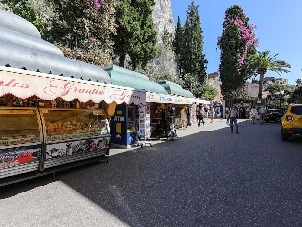 Central Apartment in Taormina Near the Sea