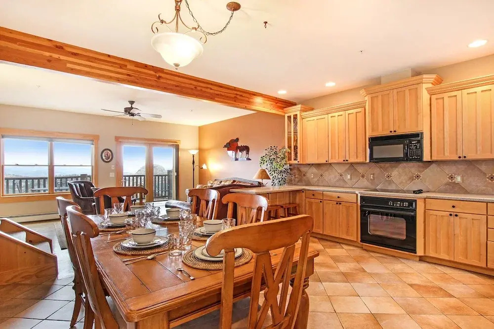 Mount Chapin S4 2 Bedroom Condo by RedAwning