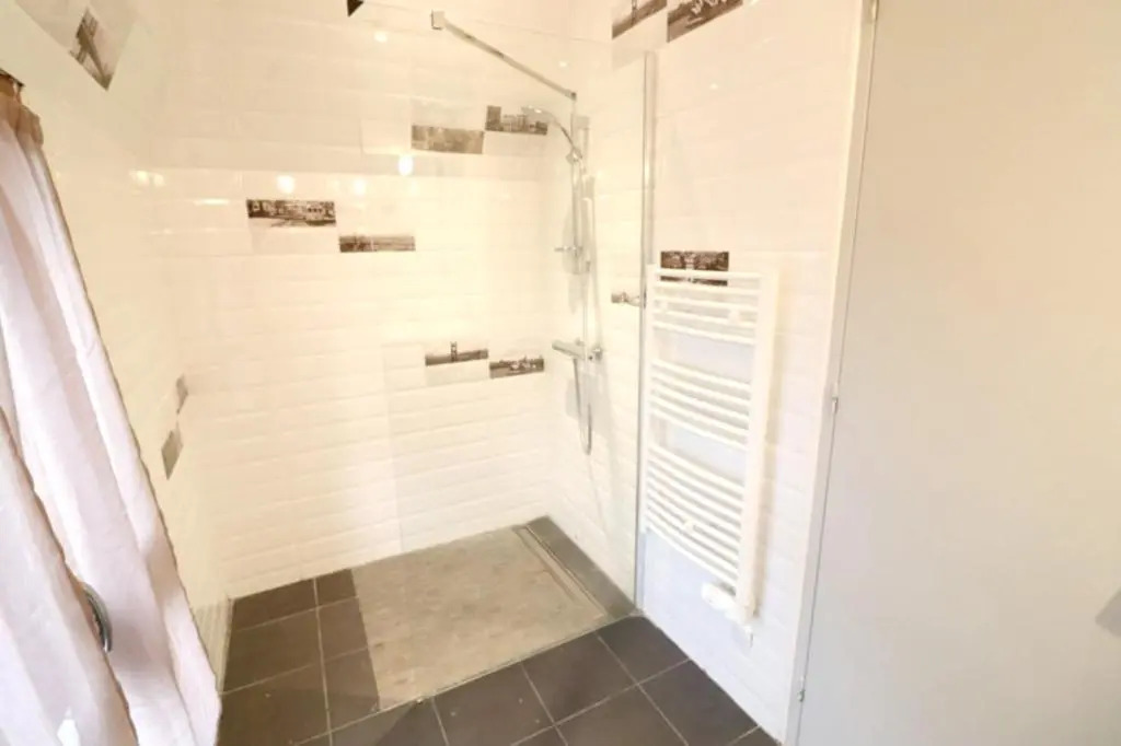 Villa spacieuse à Vieillevie avec piscine privée - 180 m²