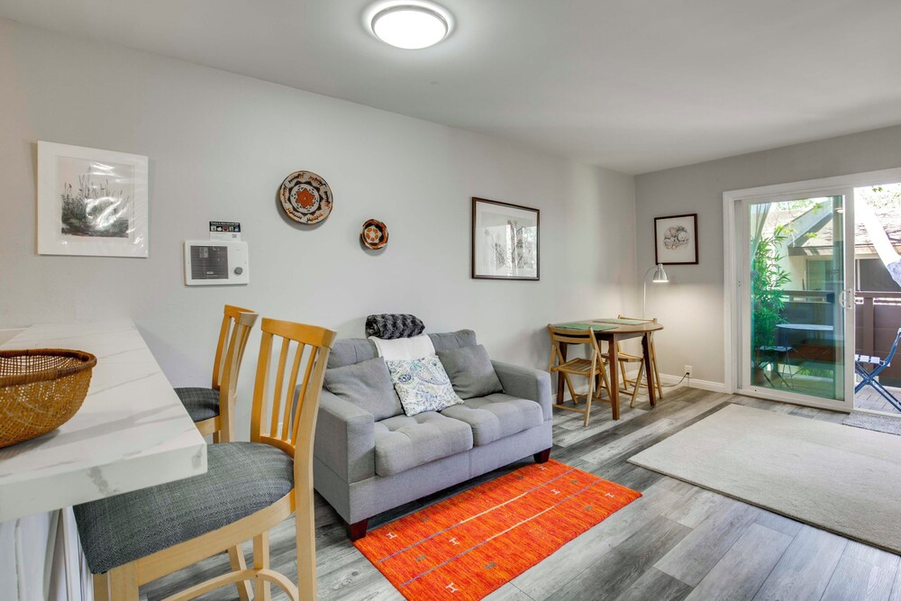 San Diego Studio w/ Pool Access, 2 Mi to Old Town!