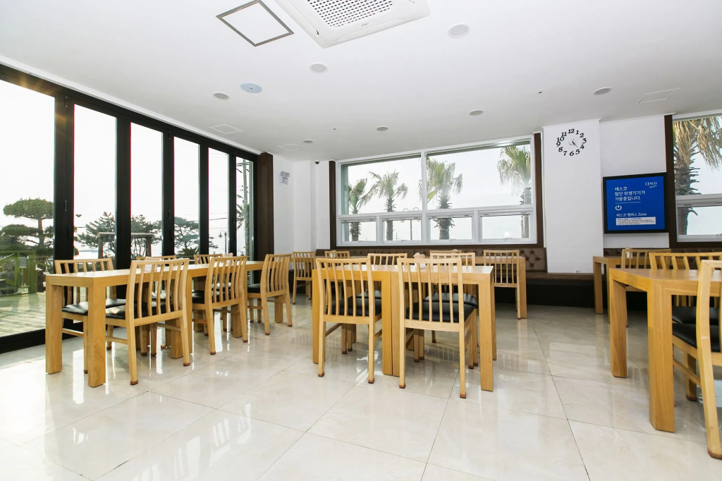 Rich Hotel