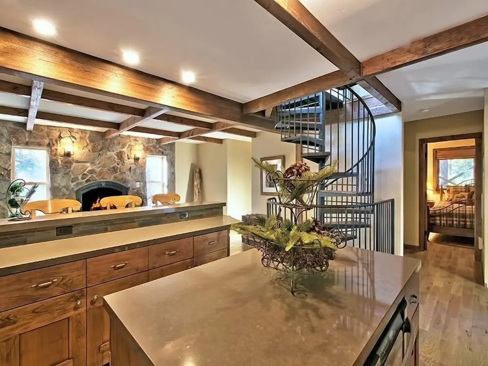 3877 Crest Drive