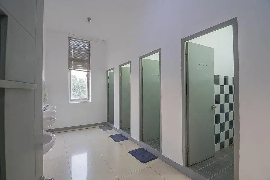 RedDoorz Hostel near Braga Citywalk