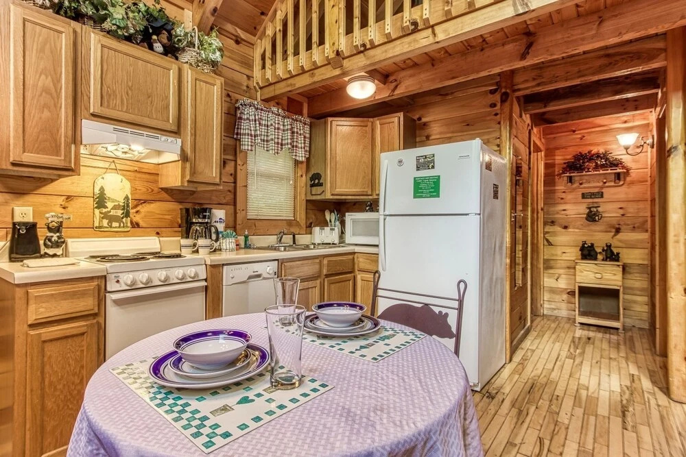 Cupid's Hideaway - Convenient To Downtown Gatlinburg And The National Park! 1 Bedroom Cabin by RedAwning