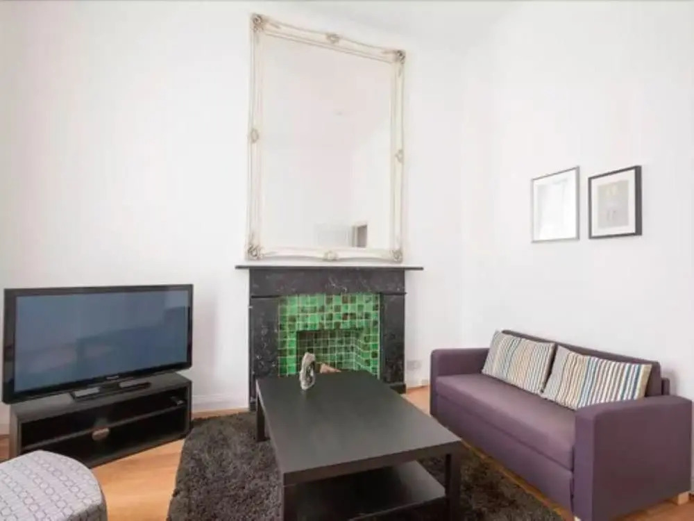Fresh 2 Bedroom Flat in Victoria - Zone 1