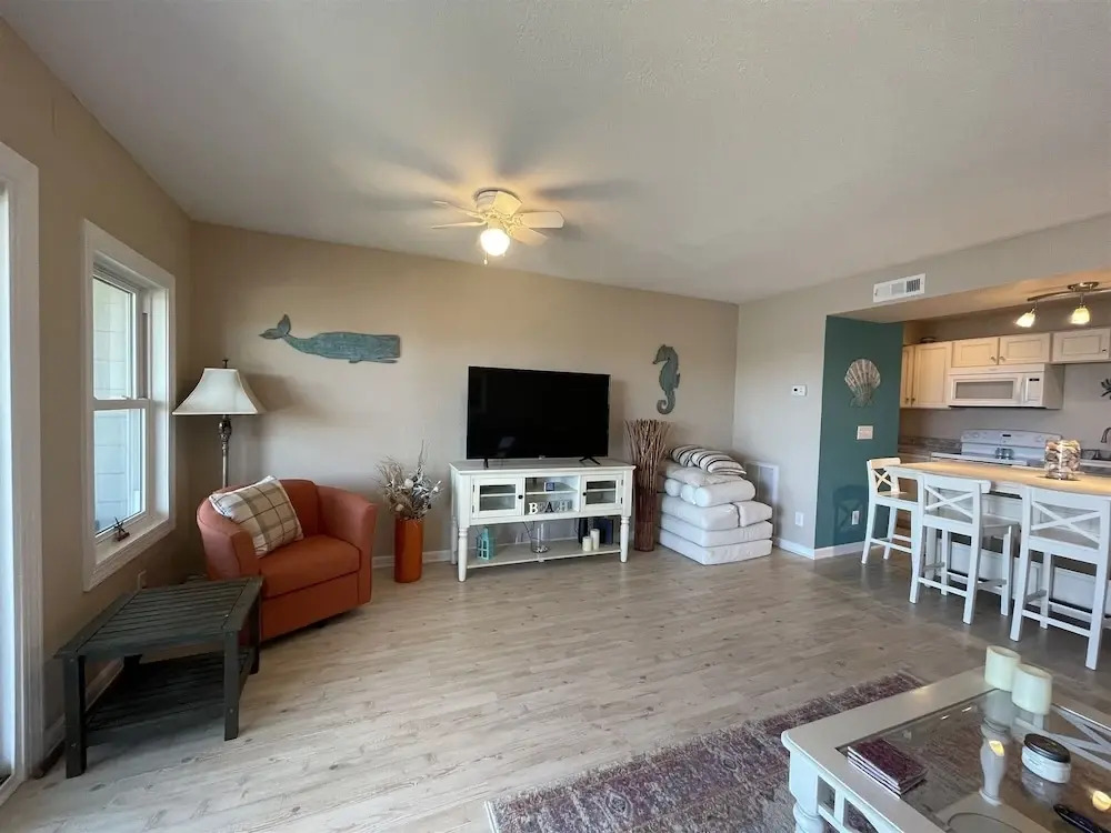 Sw 3 Finns Up 1 Bedroom Condo by RedAwning