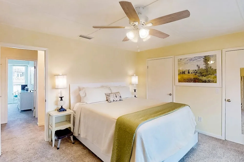 Two-story Condo With Pool, Tennis & Patio - 2 Short Blocks to the Beach