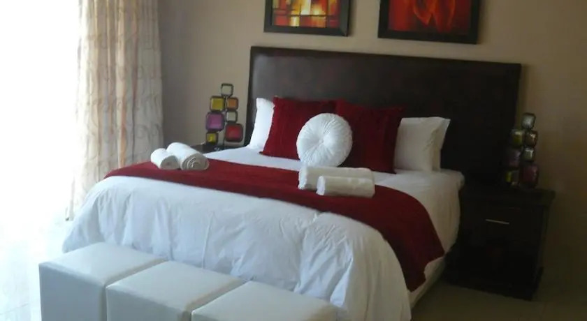 Room in Guest Room - Ezulwini Guest House - Relaxing Queen Room With Balcony in Balito, South Afirca