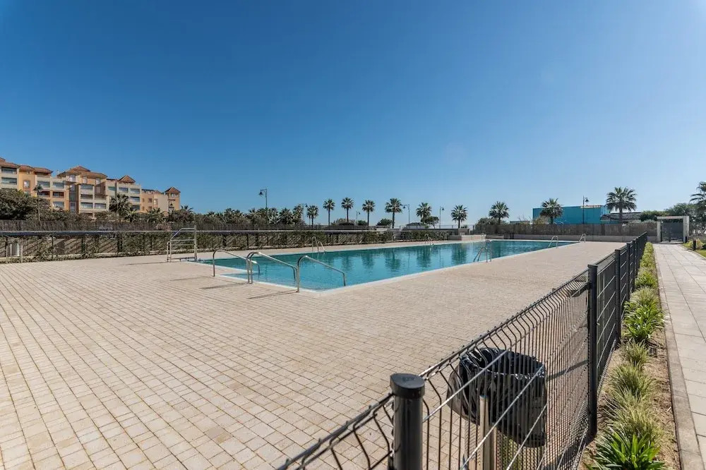 Apartment With Resort Amenities