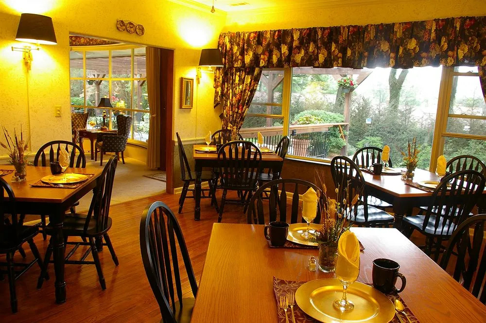 Brookside Mountain Mist Inn