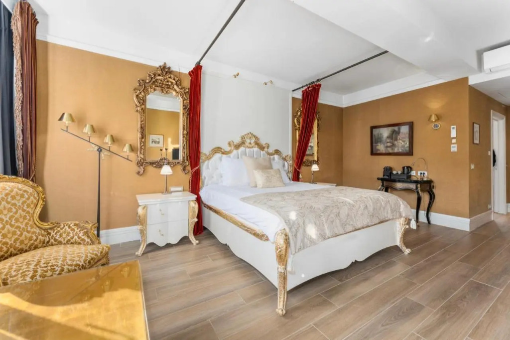 Bordeau Canal Suites