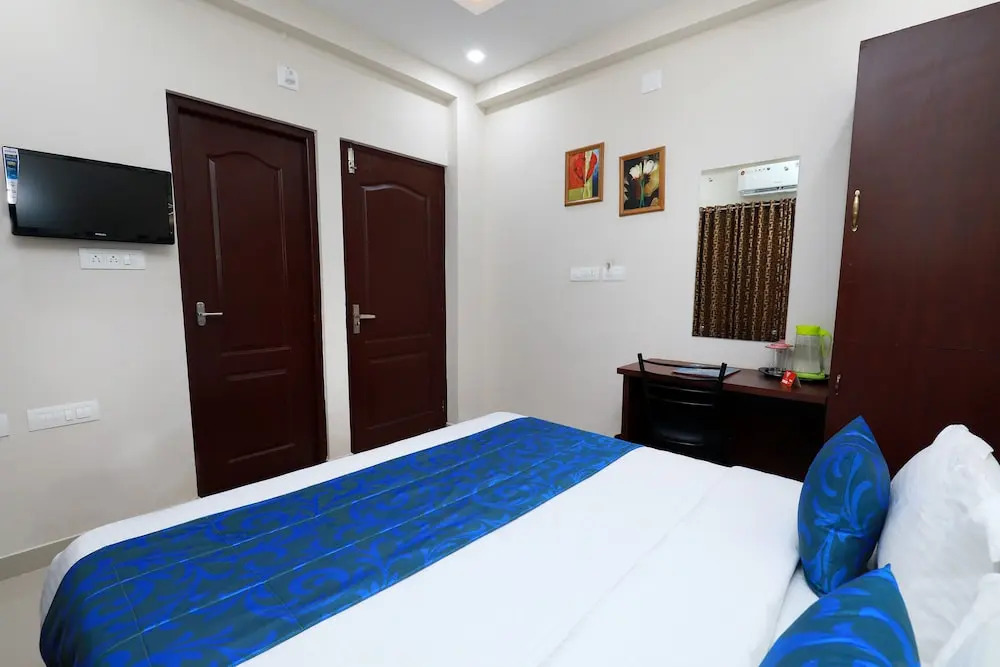 OYO 6728 Almas Residency