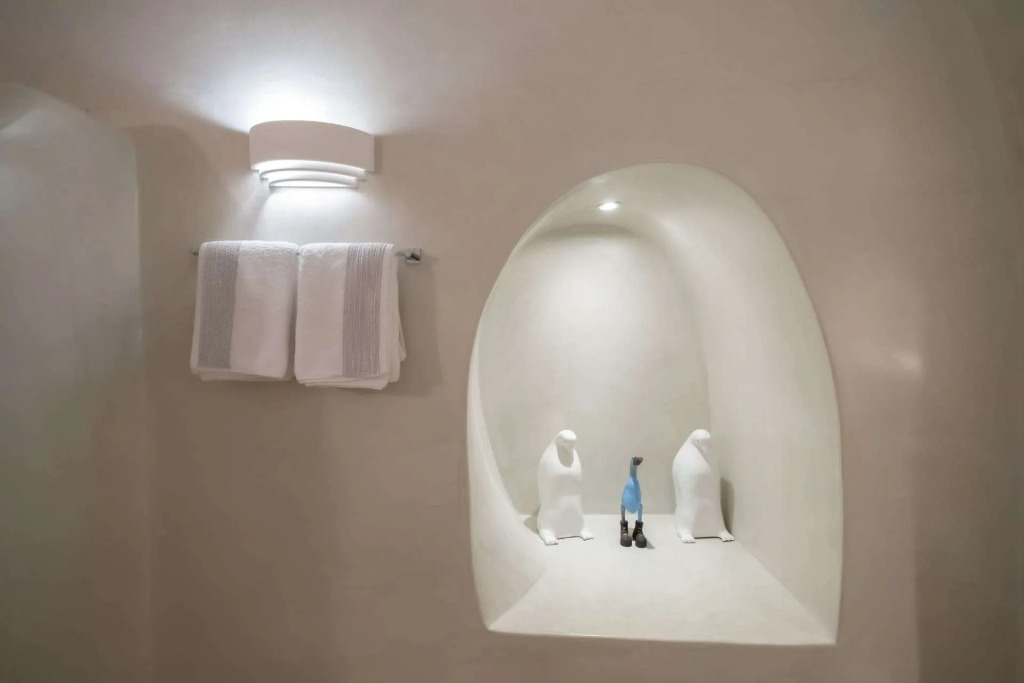 Anemos Cave Suites