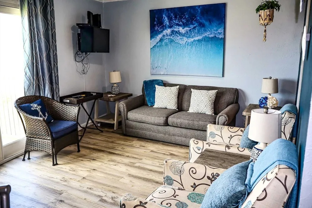 La Internacional 205 1 Bedroom Condo by RedAwning