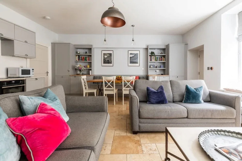 Elegant Georgian Flat in Historic Bath With Garden