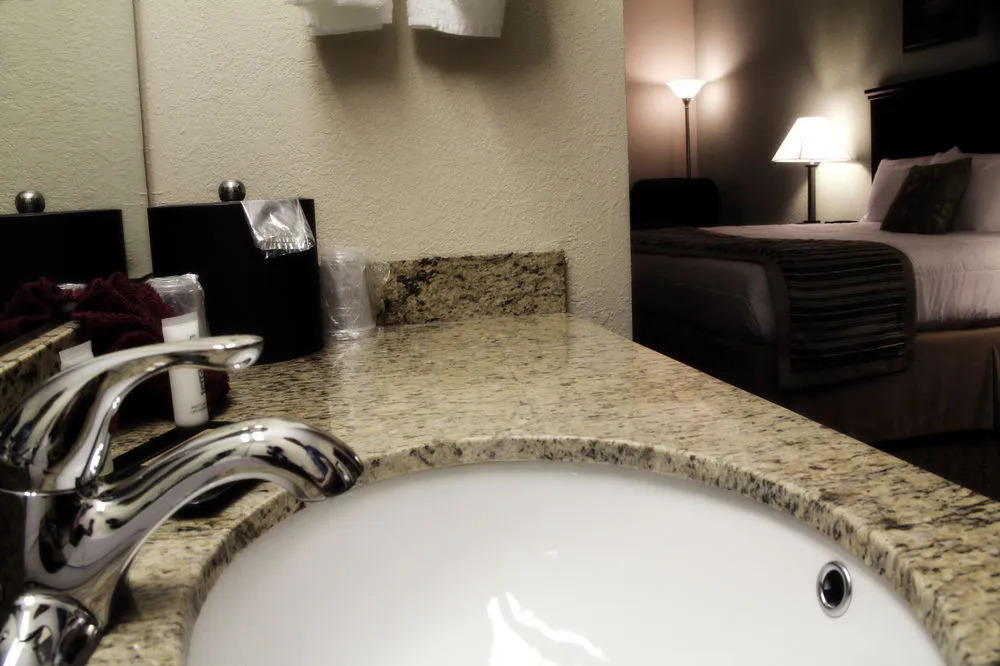 Rodeway Inn & Suites