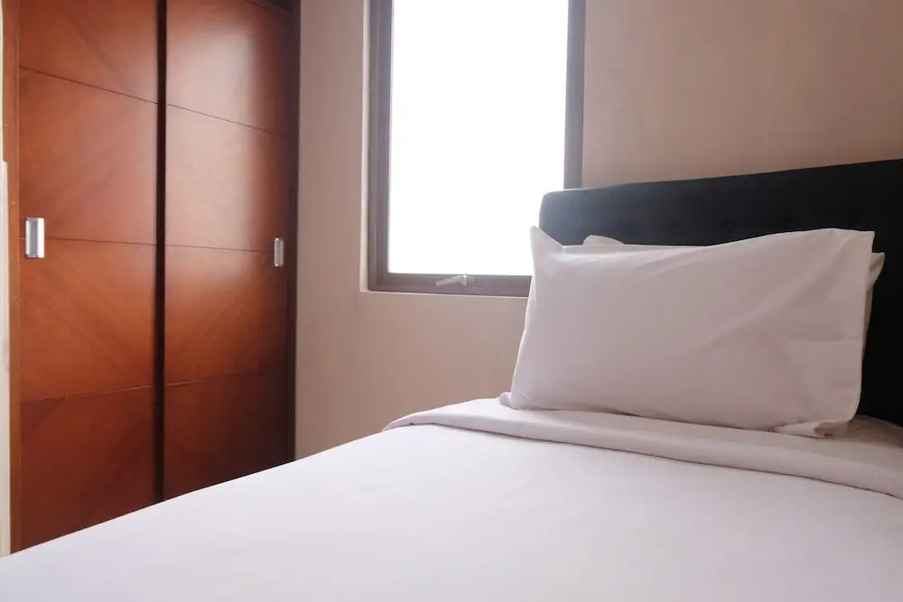 Cozy And Modern 2Br At Majesty Apartment