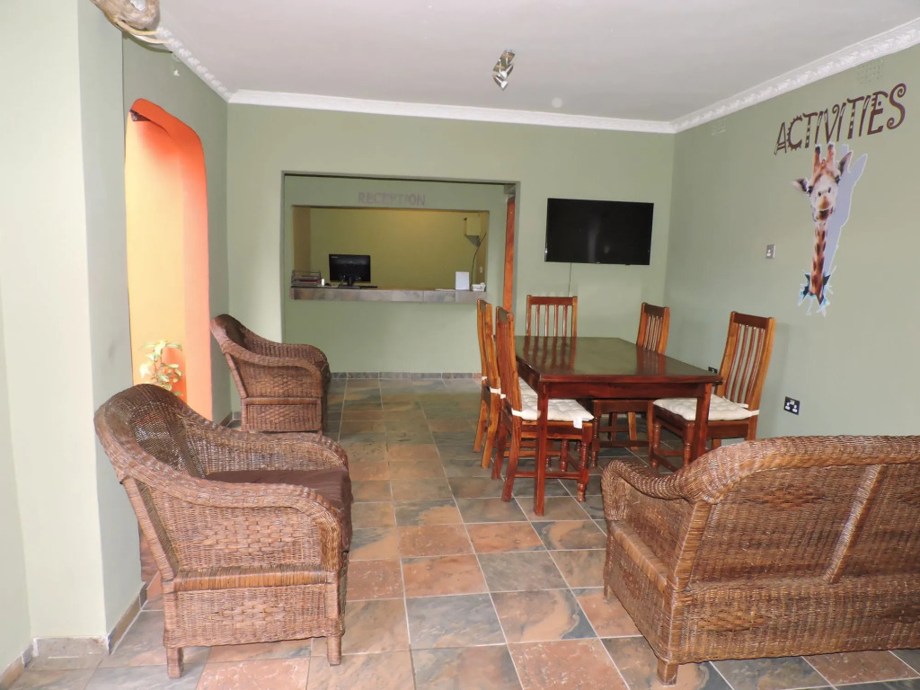 Café Zambezi House of Africa - Hostel