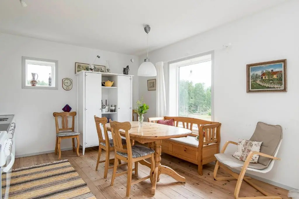 Three Bedroom Farm Cottage Lake Access and Free Boat