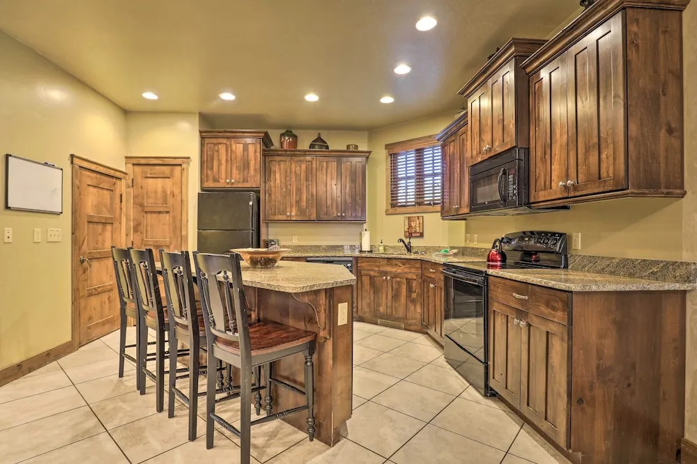 Luxurious Cedar City Getaway: 32 Mi to Brian Head!