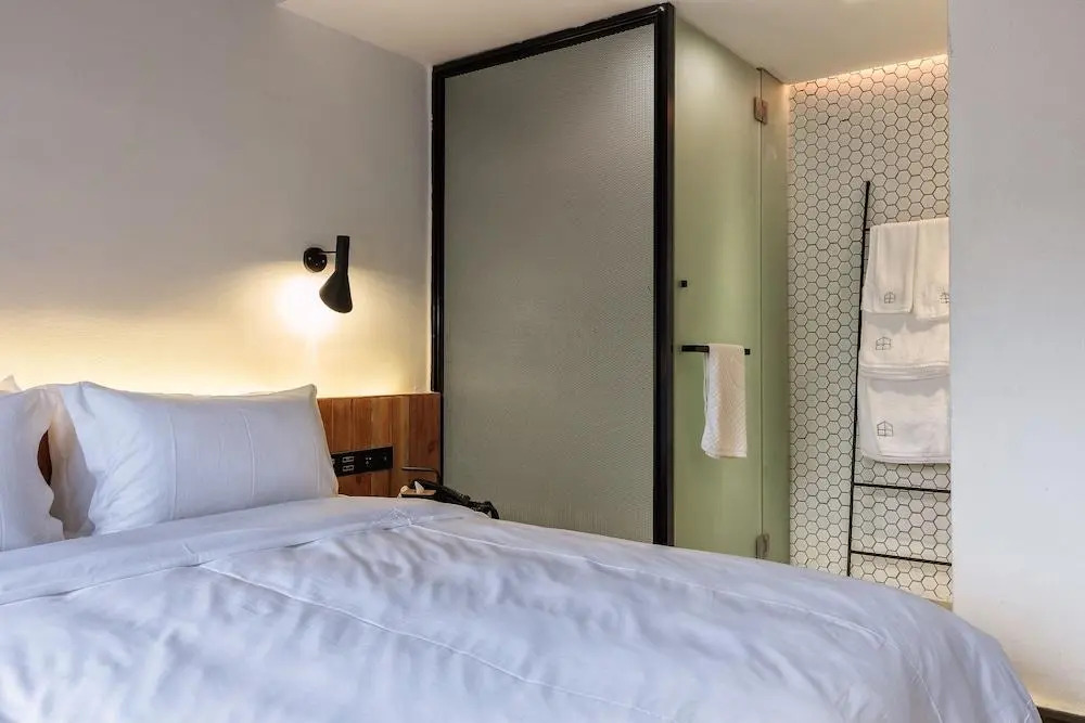Zhangjiajie Yu Realm Hotel - Ancient Charm - Modern Luxury - Your Perfect Journey - A single pick-up or drop-off