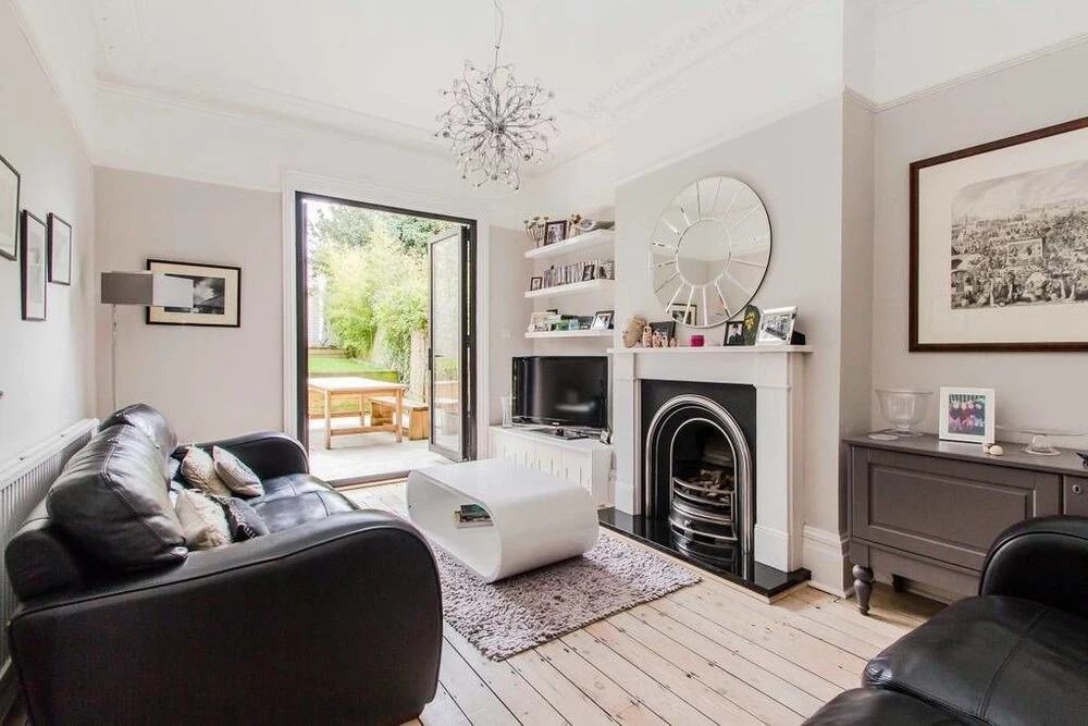 Beautiful Victorian 6 bed Family Home, in Zone 2