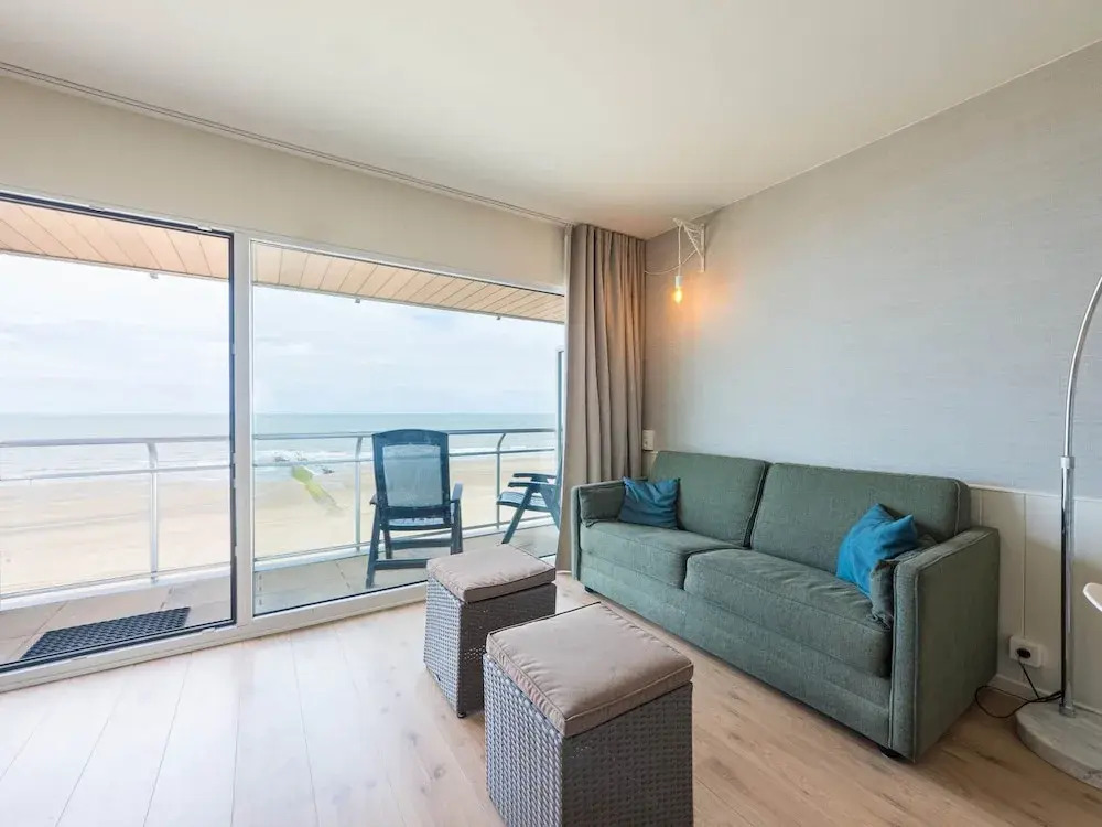 Modern studio with sea view and garage