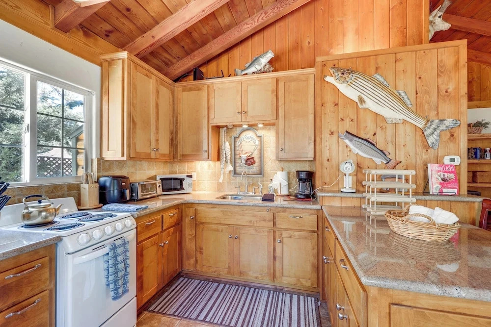 2 Mi to Big Bear Lake! Quiet Cabin w/ Yard & Grill