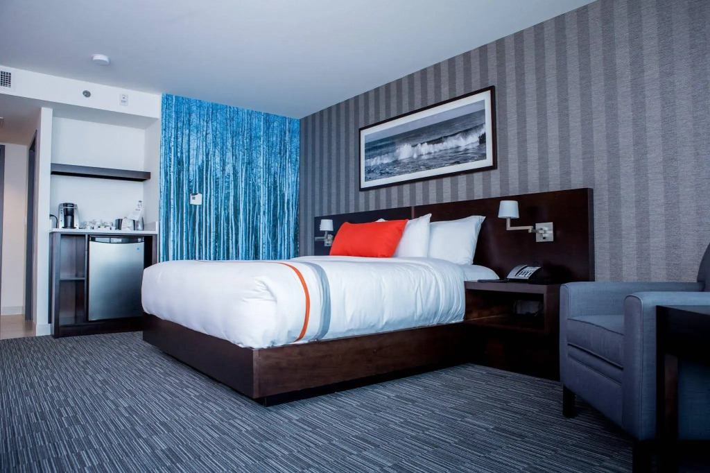 The Grand Winnipeg Airport Hotel by Lakeview