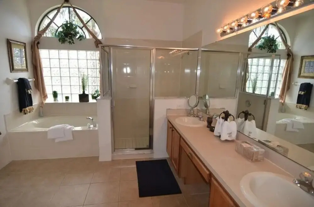 Legacy Park 5 Bedroom Villa by Redawning