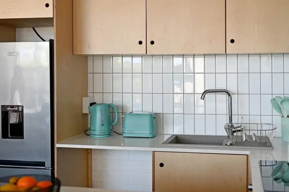 Modern 2-bed Bantry Bay 100m to Beach Ocean Bliss