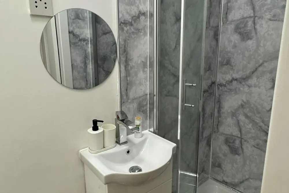 Studio - Sleeps 2 - Parking - Close to Paddington