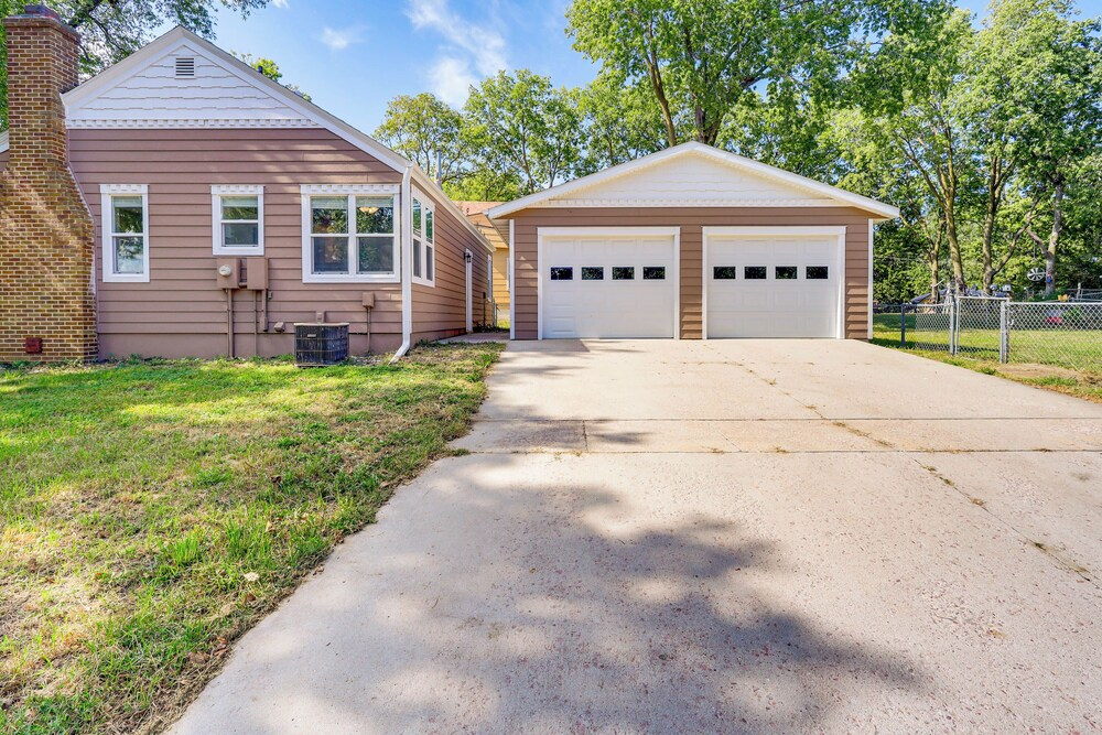Half-mi to Dtwn Yankton & River: Charming Home!