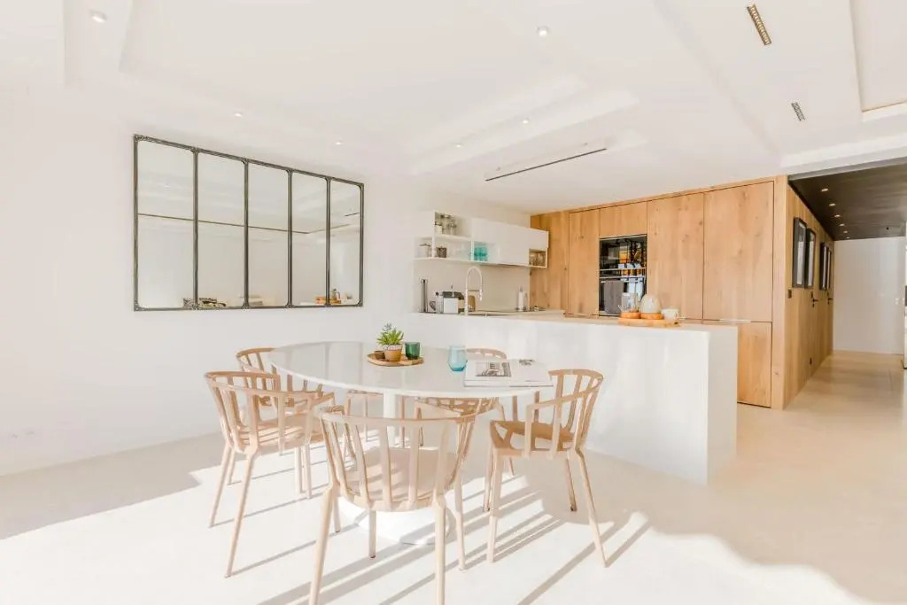 SERRENDY Splendid 3-bedroom apartment within an upscale