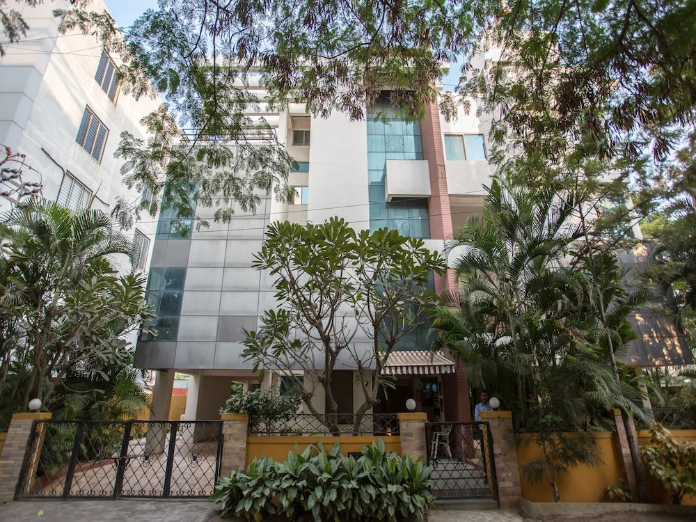 OYO 10934 Hotel Eminent