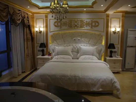 Fall in love with E-sports Hotel