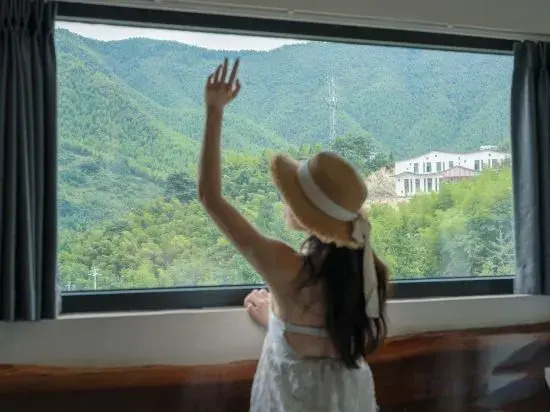 Mountainside Yongsu Starry Sky Pool Sky Curtain Mountain Resort Meishu (Anji Lingfeng Resort Shop)